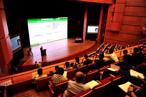 陈焕春院士作主题报告