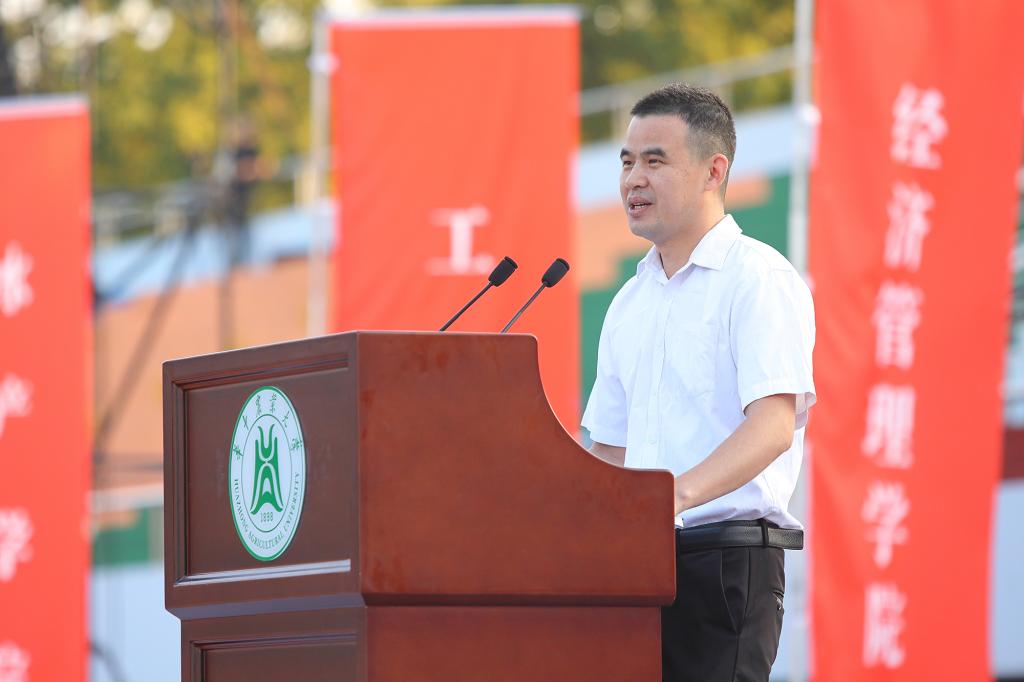 云顶国际4008am、云顶国际4008am彭贵青教授发言(通讯员 侯国涛 摄)
